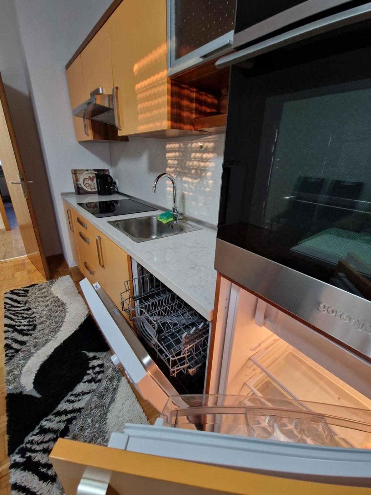 Apartma-Sobe Lejla Випава Экстерьер фото