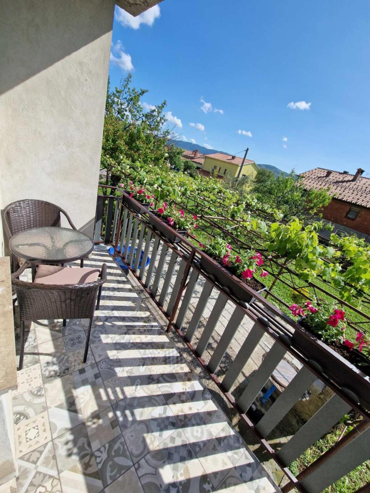 Apartma-Sobe Lejla Випава Экстерьер фото
