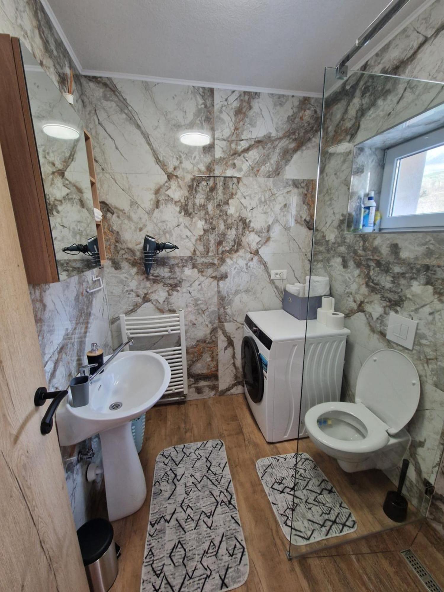 Apartma-Sobe Lejla Випава Экстерьер фото